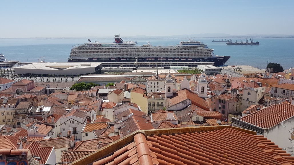 "Mein Schiff" liegt im Hafen