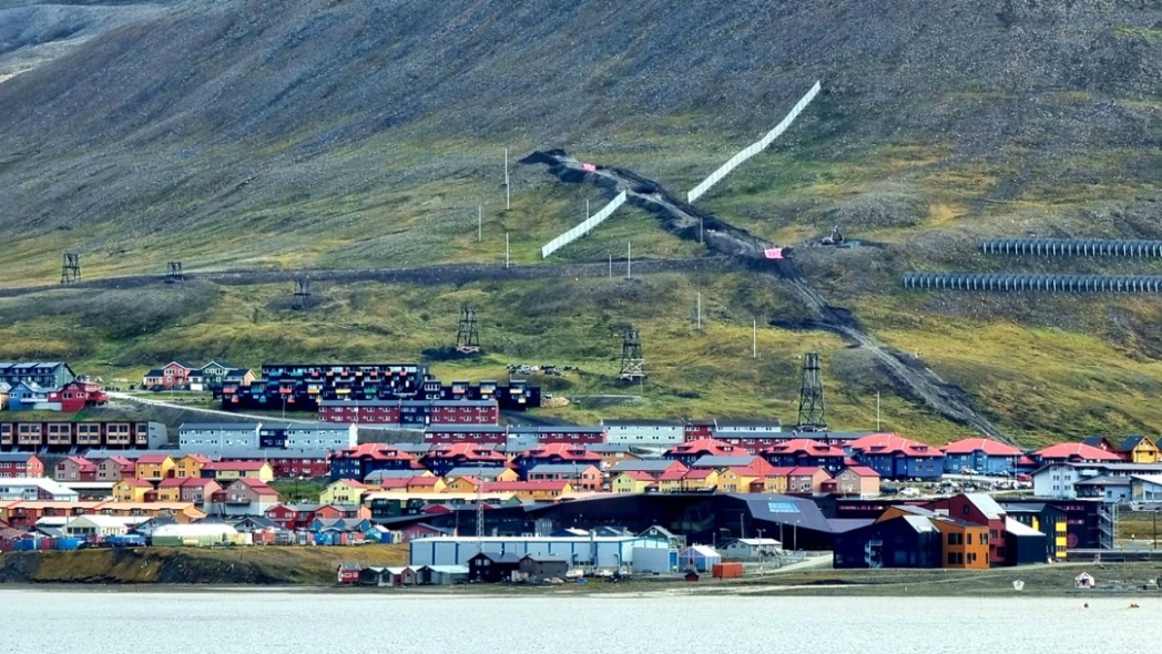 Longyearbyen wurde 1906 vom US-amerikanischen Unternehmer John Munroe Longyear als Bergarbeiterstadt gegründet