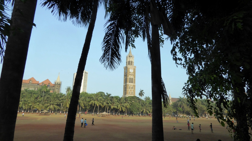 Der Rajabai Tower auf dem Hauptcampus der Universität