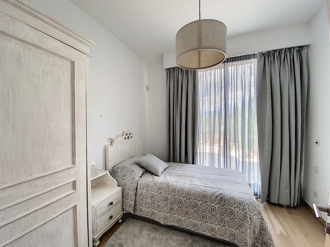 https://0501.nccdn.net/4_2/000/000/024/ec9/Terre-Blanche-property-SH14.jpg