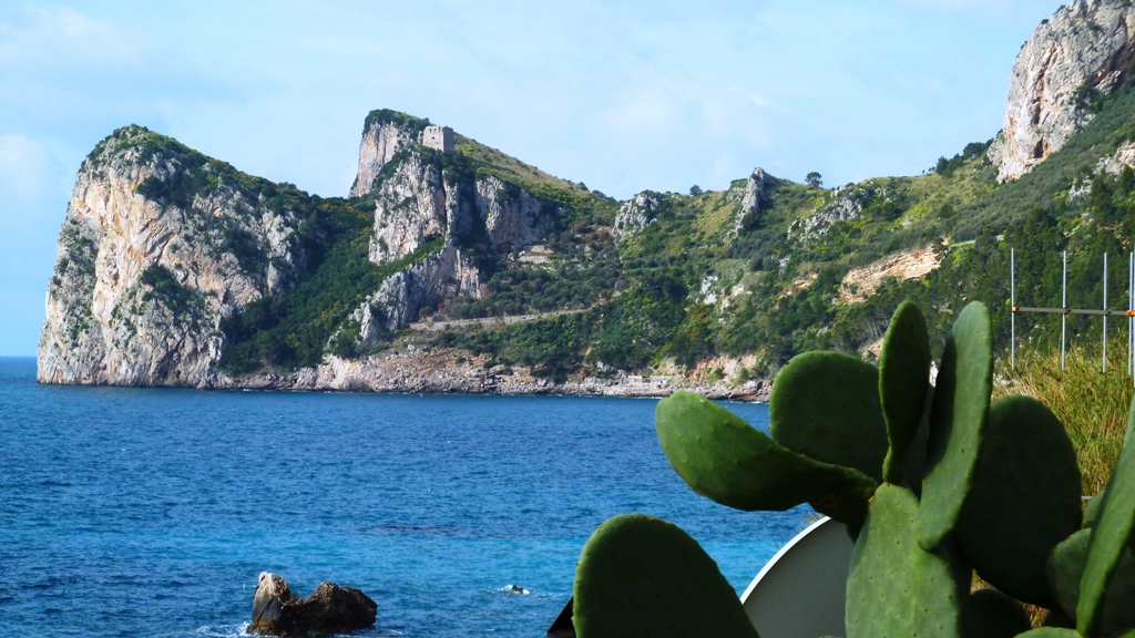 Wachturm über der Punta Montalto
Von unserem Startpunkt in Marina del Cantone aus gesehen