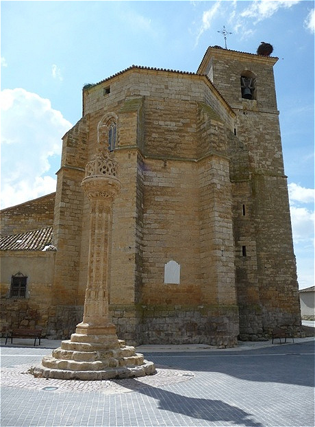 Gerichtssäule aus dem 14. Jahrhundert in Boadilla del Camino