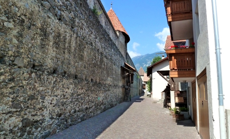 Spaziergang entlang der Stadtmauer