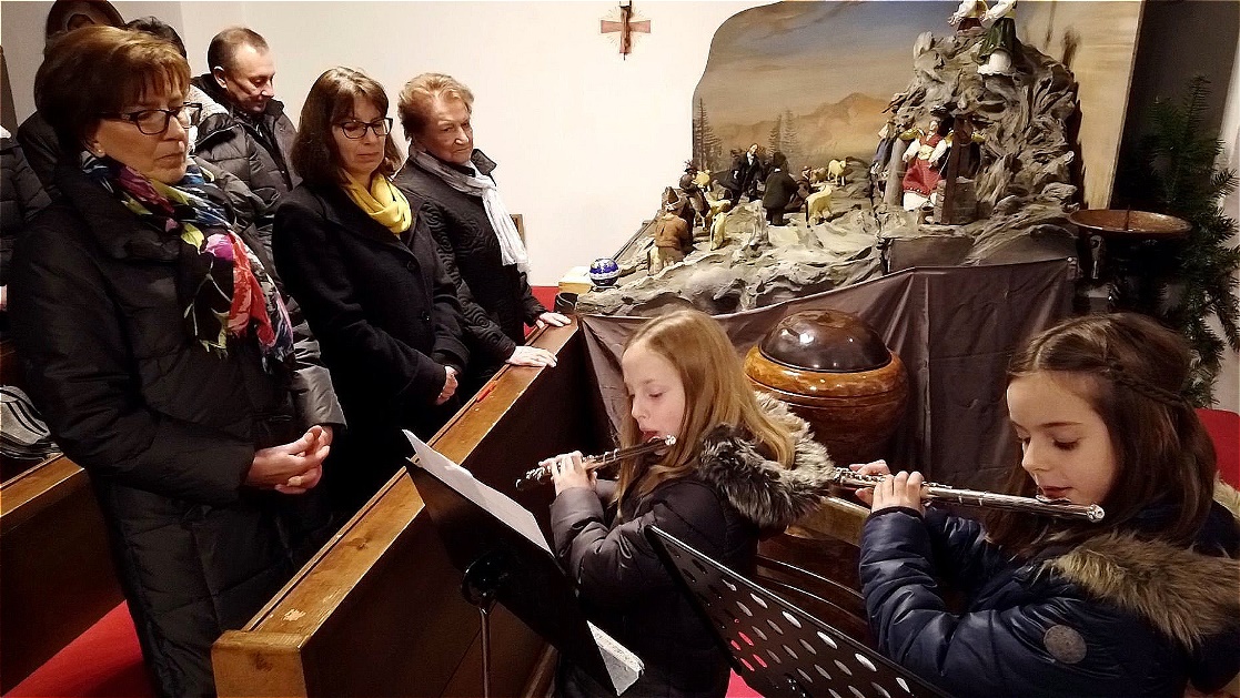 Musikalische Umrahmung der Tauffeier durch Enkeltochter und deren Freundin