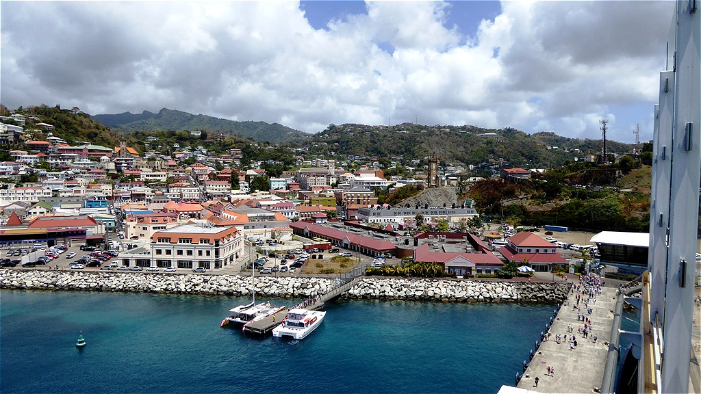 Blick vom Schiffsbalkon auf die Stadt