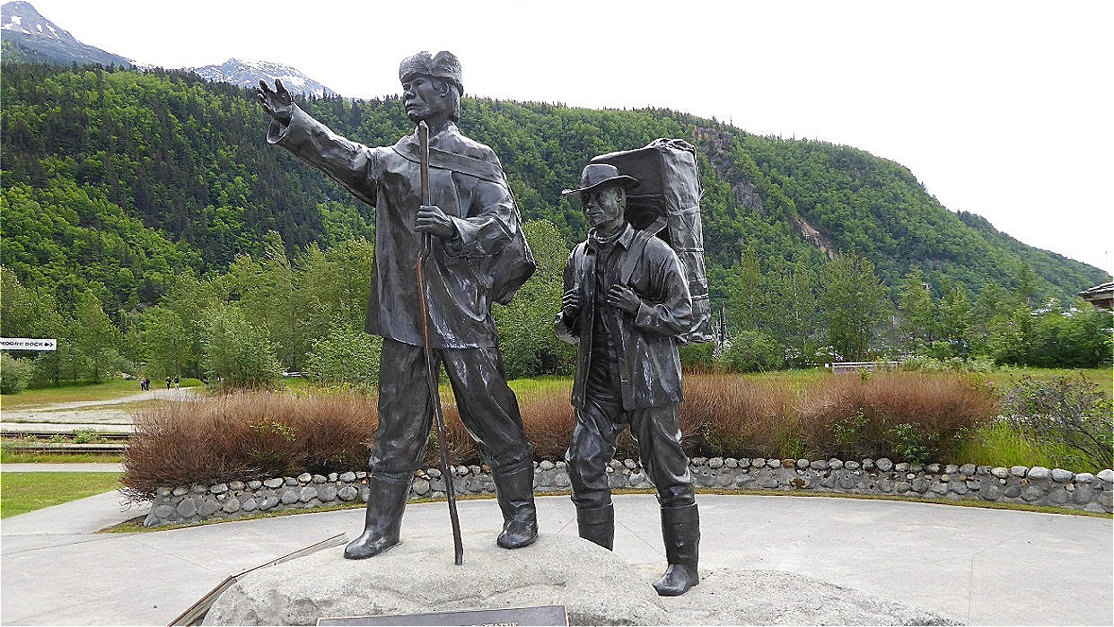 Indianischer Scout weist den Weg hinauf zum Whiter Pass