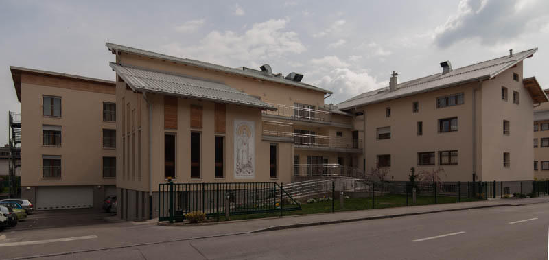 Dom Svete Katarine, Mengeš