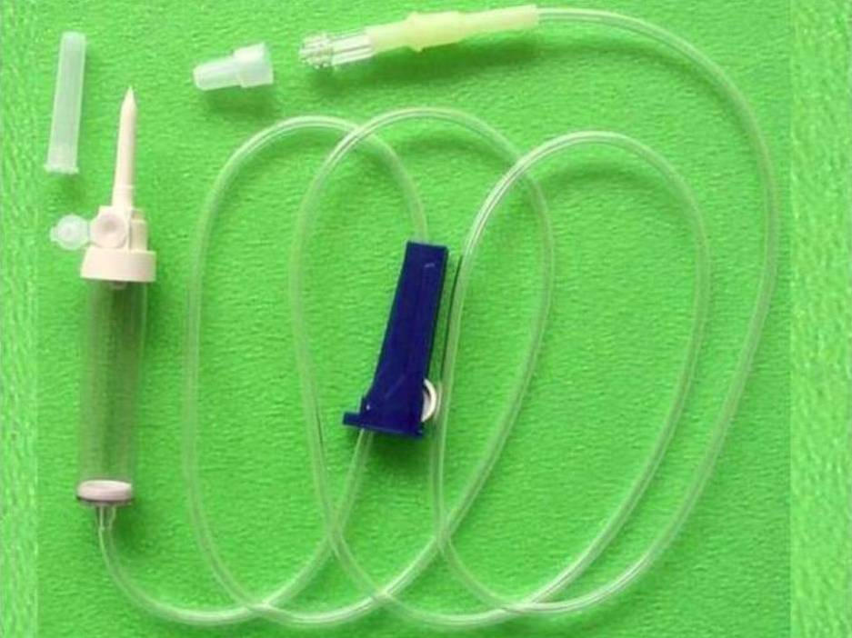 Sistem za infuzijo z dvokanalno iglo