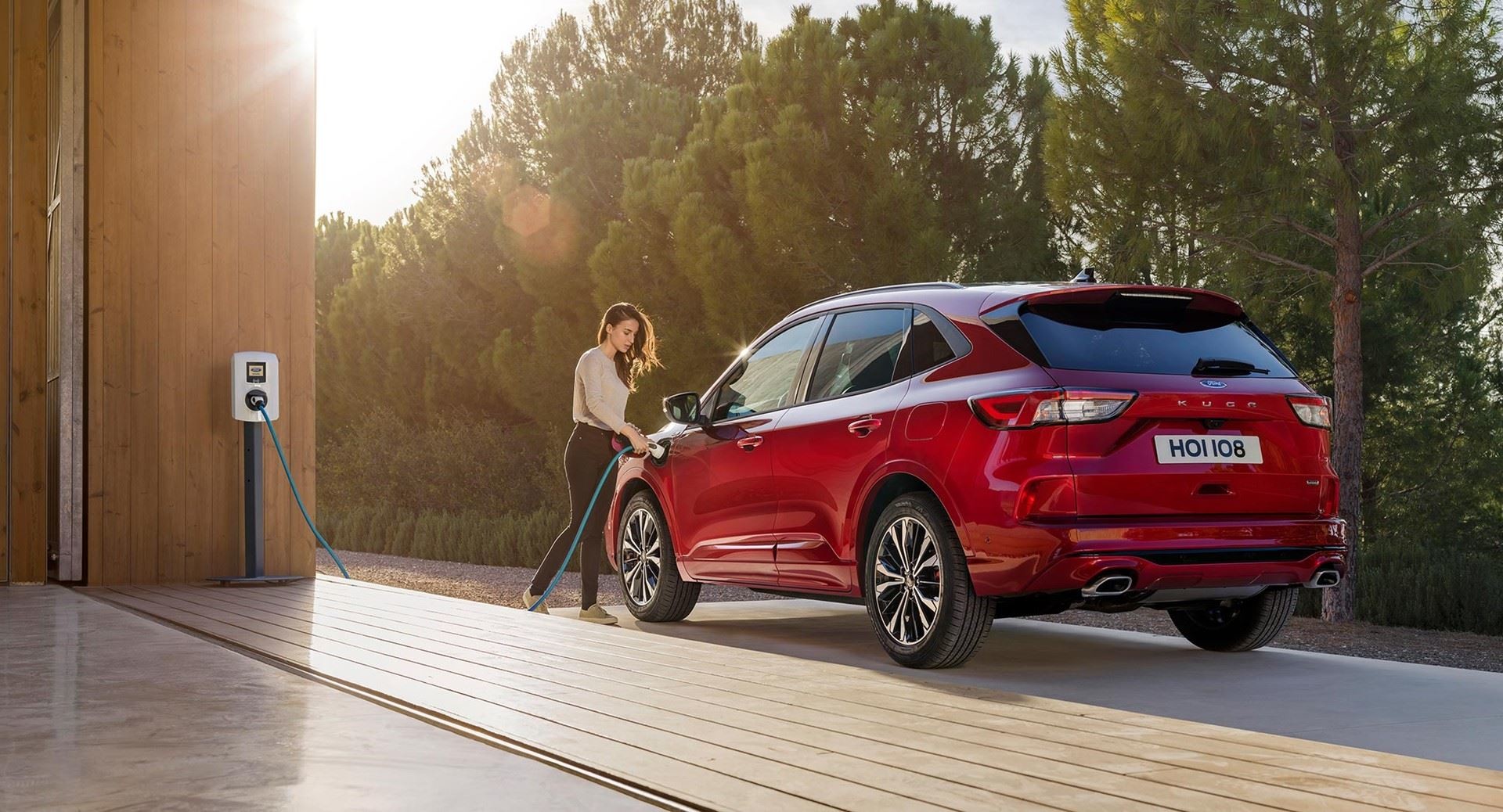 https://0501.nccdn.net/4_2/000/000/038/2d3/2019_ford_kuga_charging-low_b.jpg