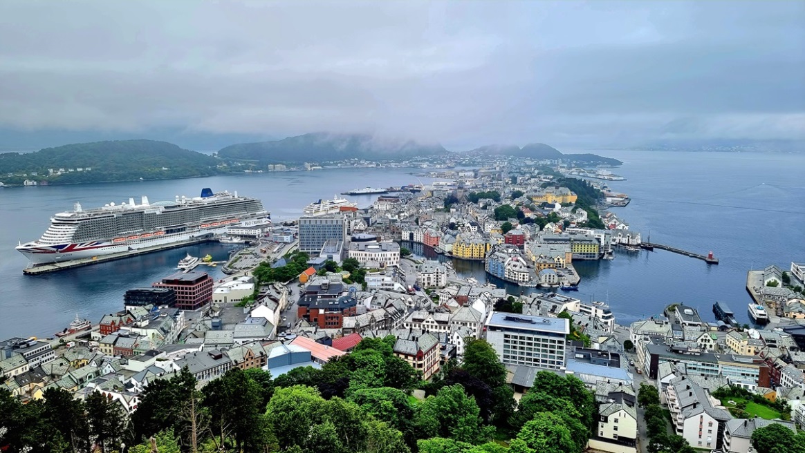 Tiefblick von der Aussichtsplattform Fjellstua