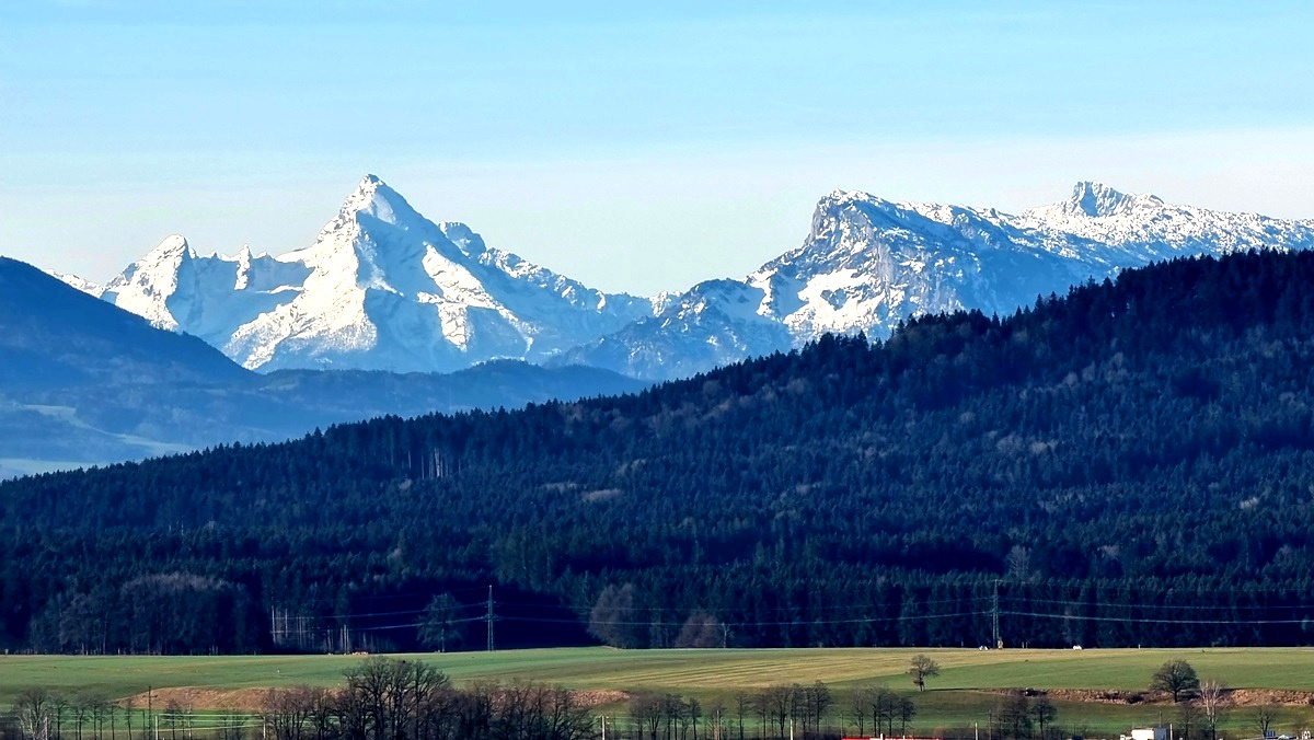 Links der Watzmann - rechts der Untersberg, dahinter der Hochkalter