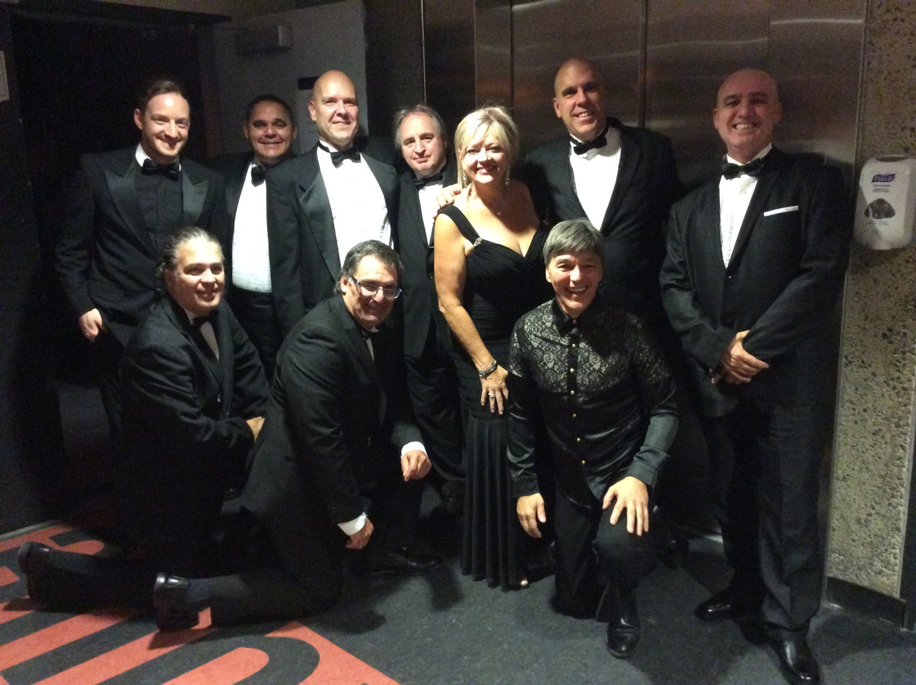 Spectacle "Autour du monde" à la Place des Arts de Montréal
Photo prise avec les musiciens
