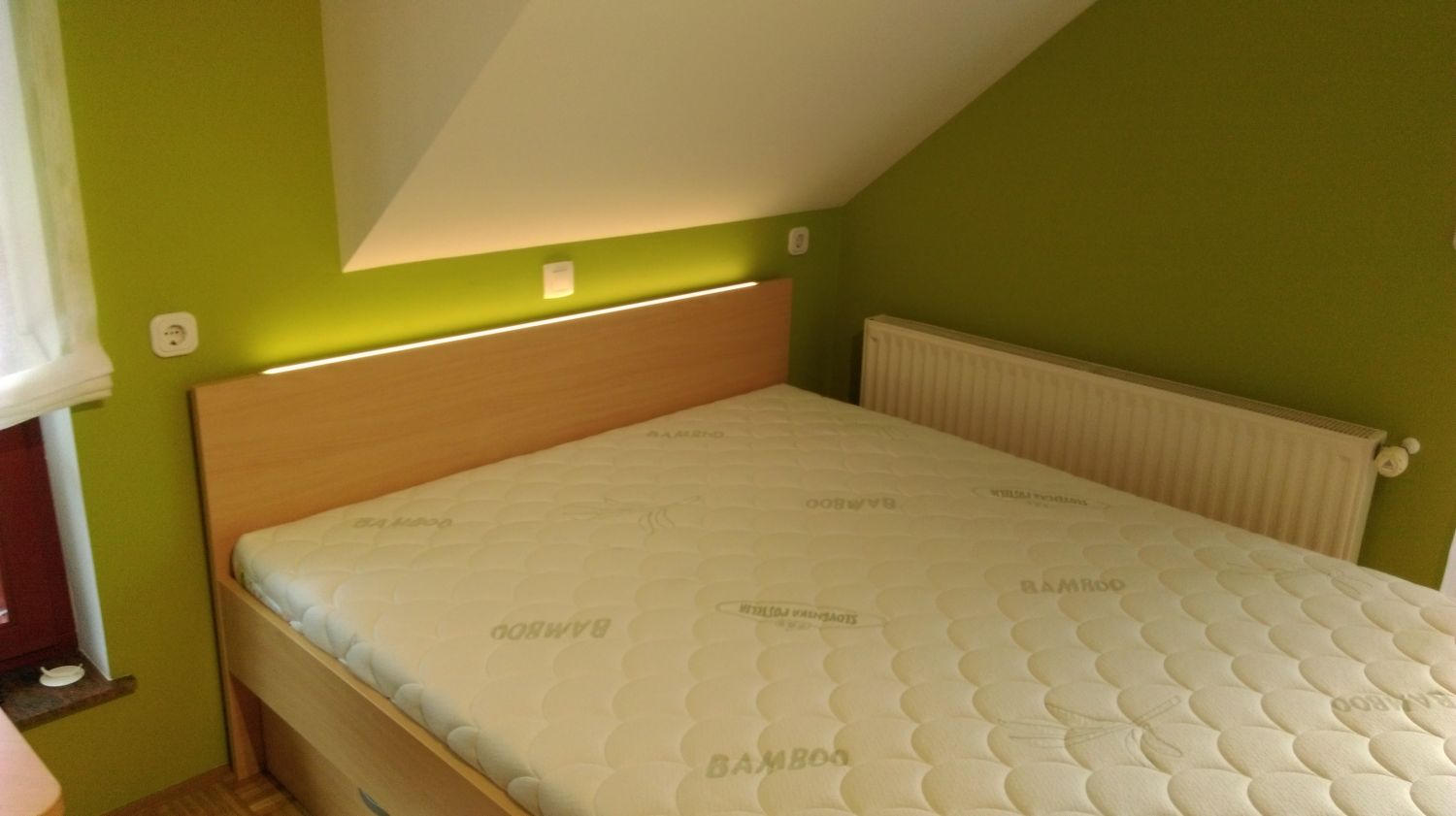Mladinska postelja 160x200 z LED lučjo 