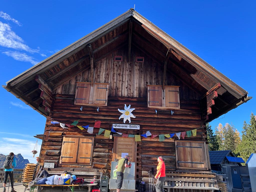 Einkehr in der urigen Goiserer Hütte