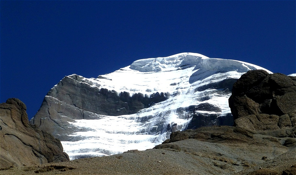 Riesige Hängegletscher auf der Rückseite des Kailash
