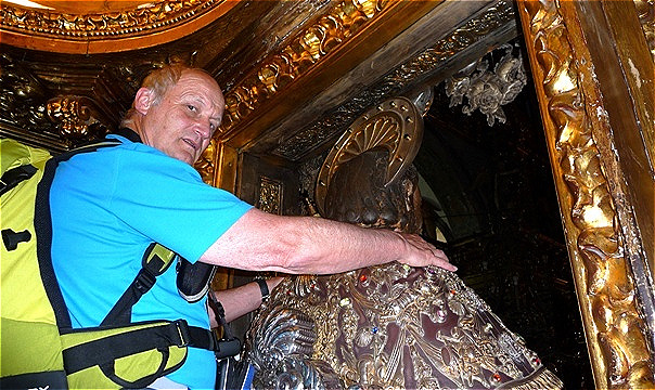 Jakobus in prächtigem Ornat - über dem Hauptaltar - auch ich bitte ihn um seine Hilfe