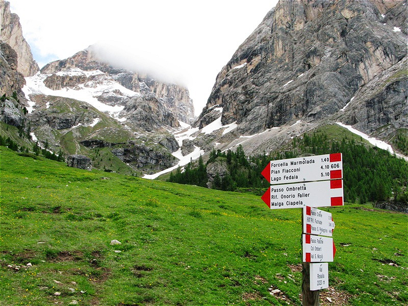 Wegkreuzung Forcella Marmolada
