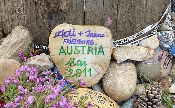 Unser Herzstein - ganz oben auf dem Steinehaufen !