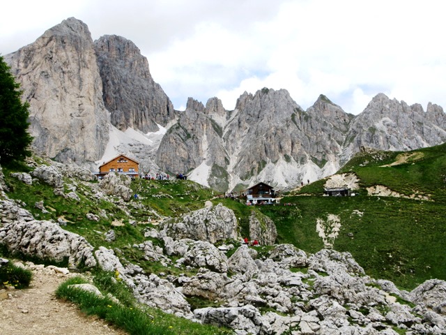 Die Rotwandhütte (Rifugio Roda di Vael) in 2.280 m Seehöhe