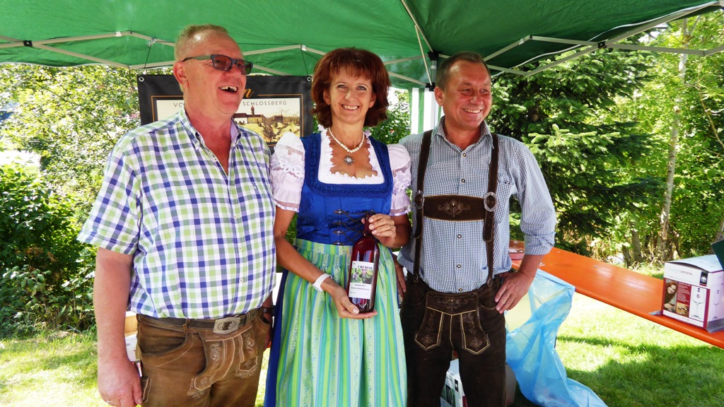 Fritz mit Assistentin und Assistent