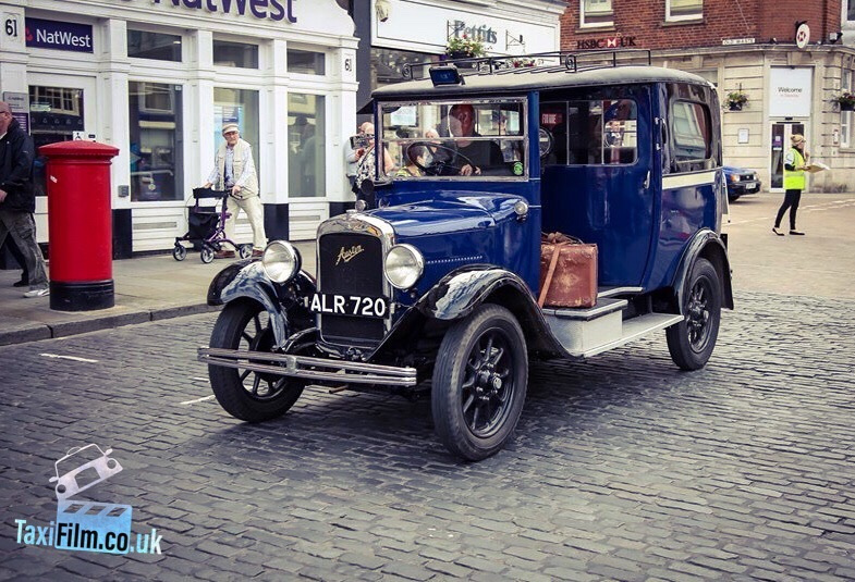 Blue / Black Austin London Taxi
1933, Cape body 1of2, York
ref B0301