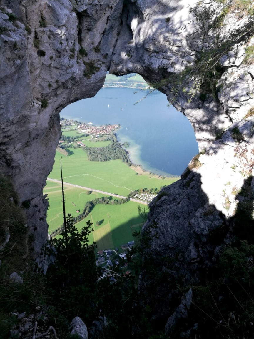Drachenwand - Blick durchs Teufelsloch