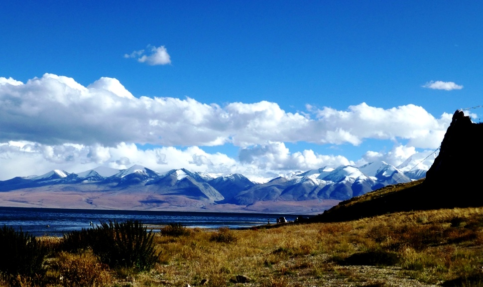 Die Gebirgsketten des Transhimalaya
Rechts im Hintergrund die Gurla Mandhata (7728 m)