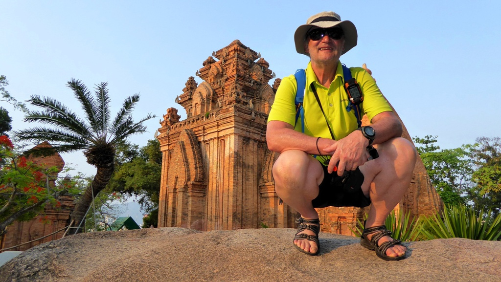 Vor dem im Jahre 817 erbauten imposantesten Nordturm.
