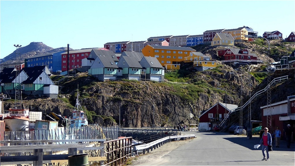 Moderne, bunte Holzbauten