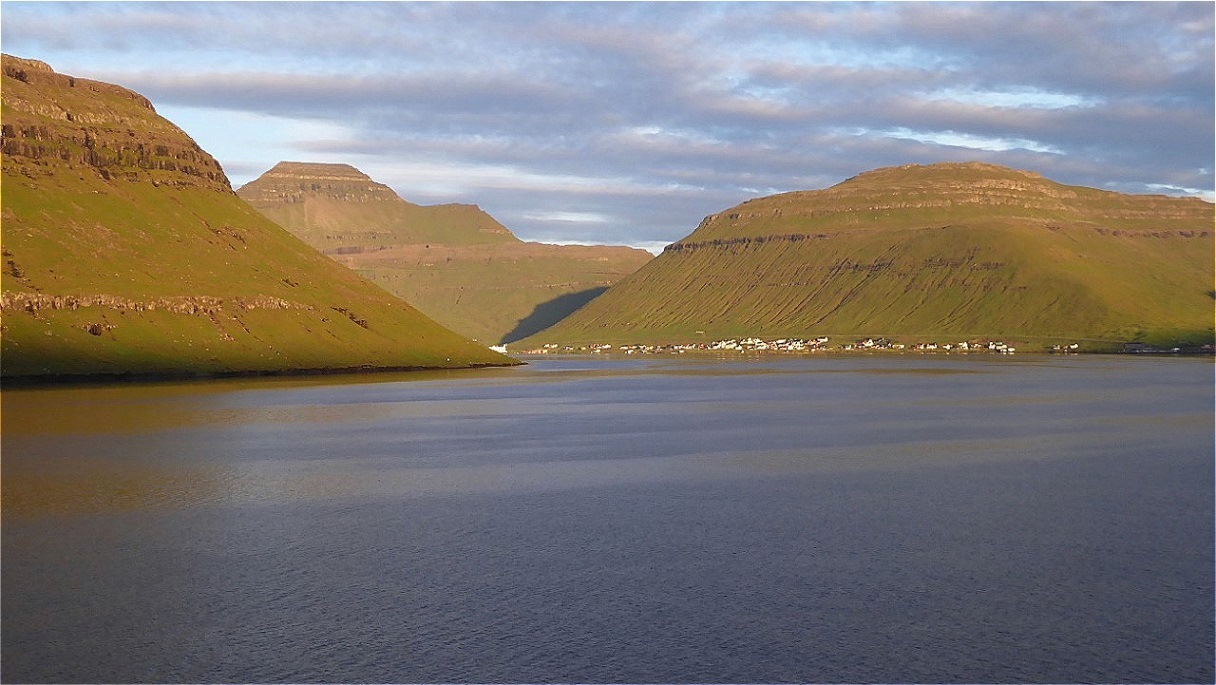 Steile Inseln vulkanischen Ursprungs 