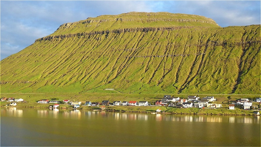 Die erste Siedlung an der Fjordeinfahrt