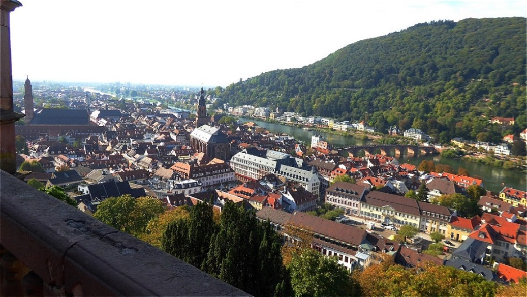 Heidelbergs Altstadt mit der Heiliggeistkirche