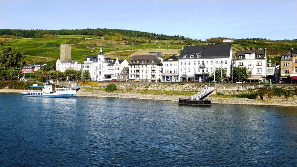 Stromabwärts verlassen wir Rüdesheim