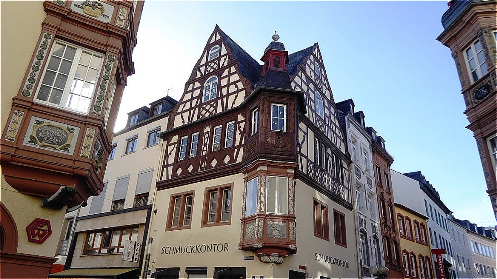 Die Vier Türme sind ein Ensemble von vier historischen Gebäuden in der Koblenzer Altstadt