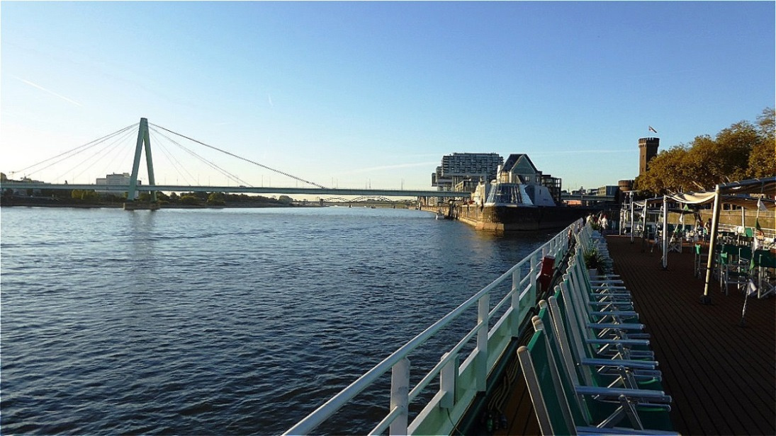 Die 1959 eröffnete Severinsbrücke war der erste vollständige Brückenneubau in Köln nach dem Zweiten Weltkrieg