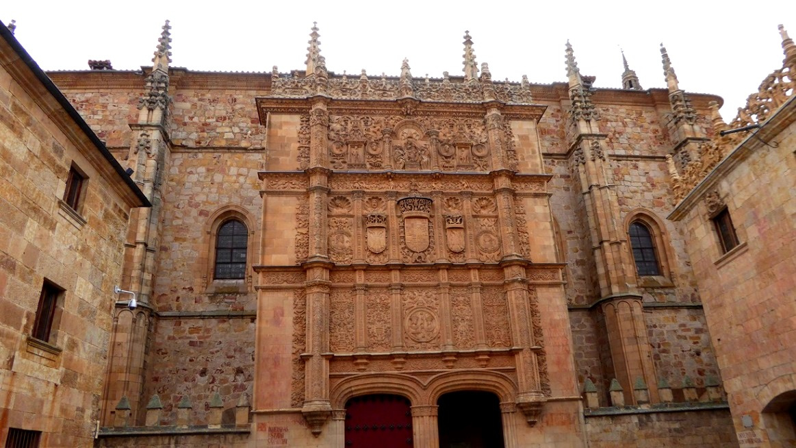 Spanischer Renaissance-Stil mit plateresker Fassade