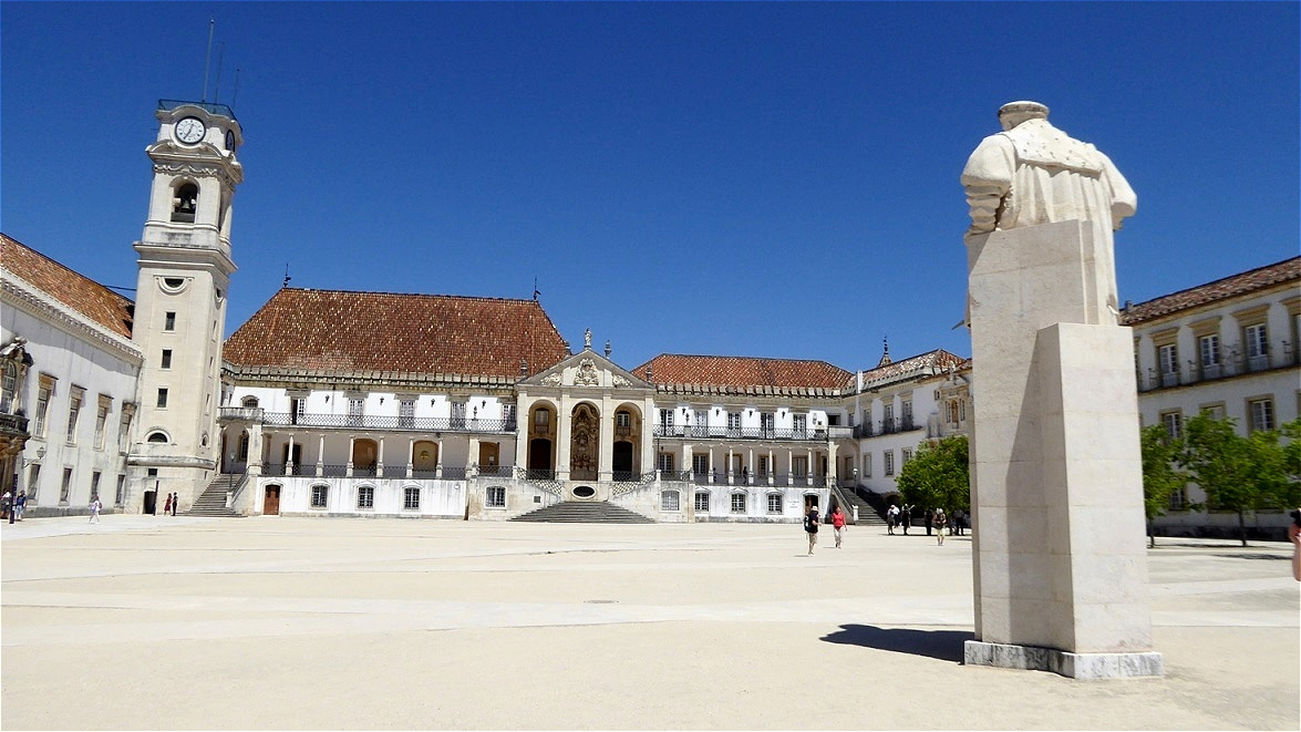  D. João III.  -  König Johann III. siedelte 1537 endgültig die Universität in Coimbra an.