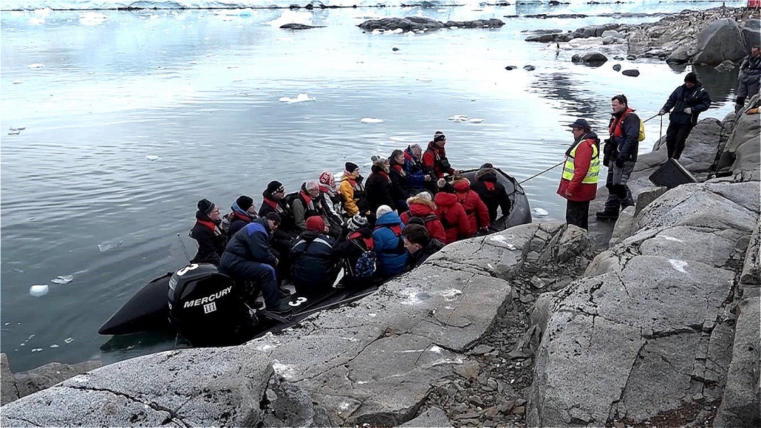Anlandung am Felsufer
