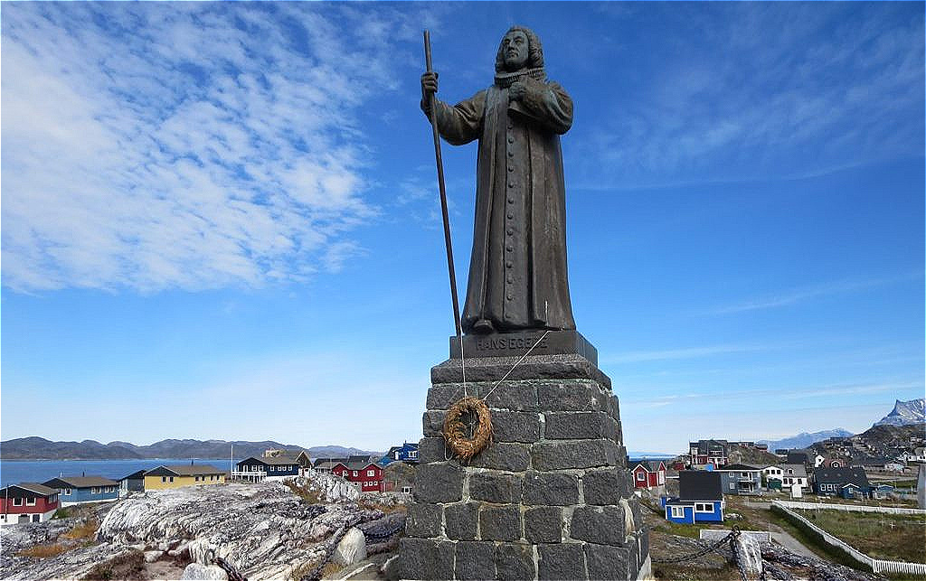 Statue von Hans Egede (1686 - 1758) - er war ein norwegischer Pfarrer dänischer Abstammung. Er ist Nationalheiliger und auch als „Apostel der Grönländer“ bekannt !