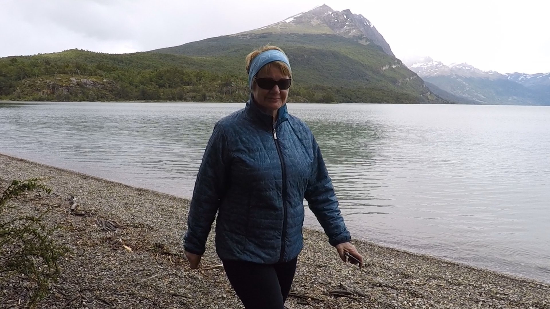 Spaziergang entlang des Sees