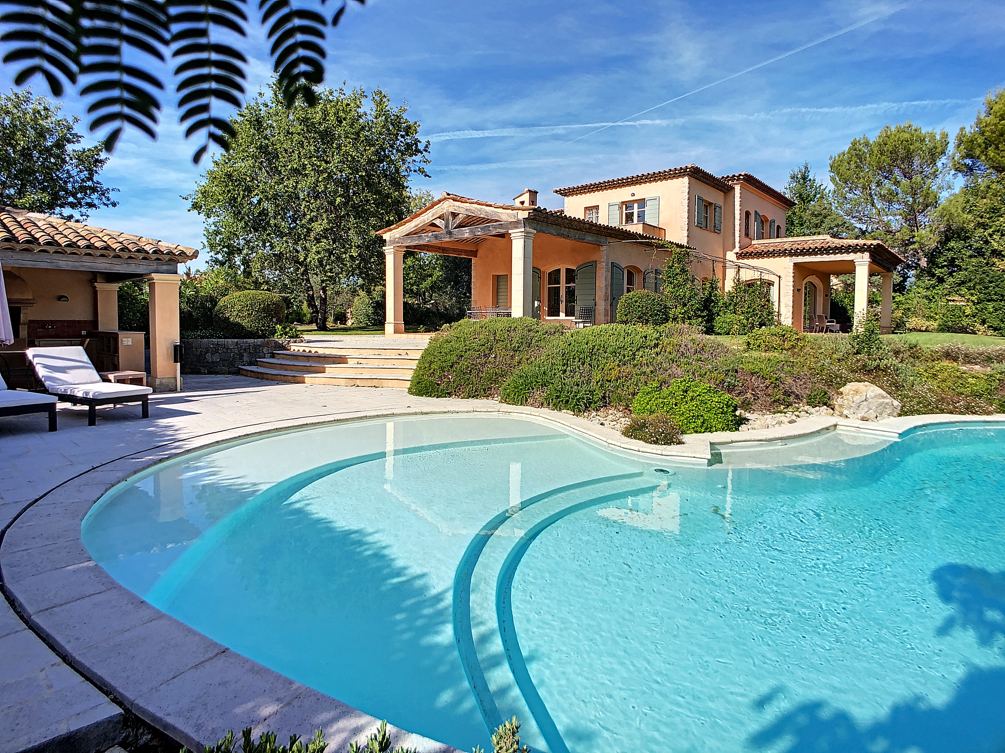 https://0501.nccdn.net/4_2/000/000/038/2d3/Terre-Blanche-Golf-Tourrettes-T11.jpg