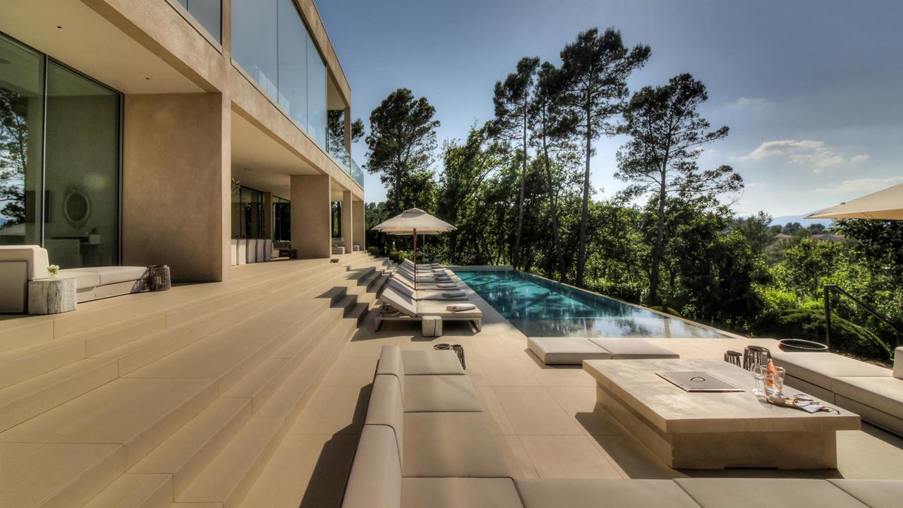 https://0501.nccdn.net/4_2/000/000/038/2d3/Terre-Blanche-Villa-Location-H16.jpg