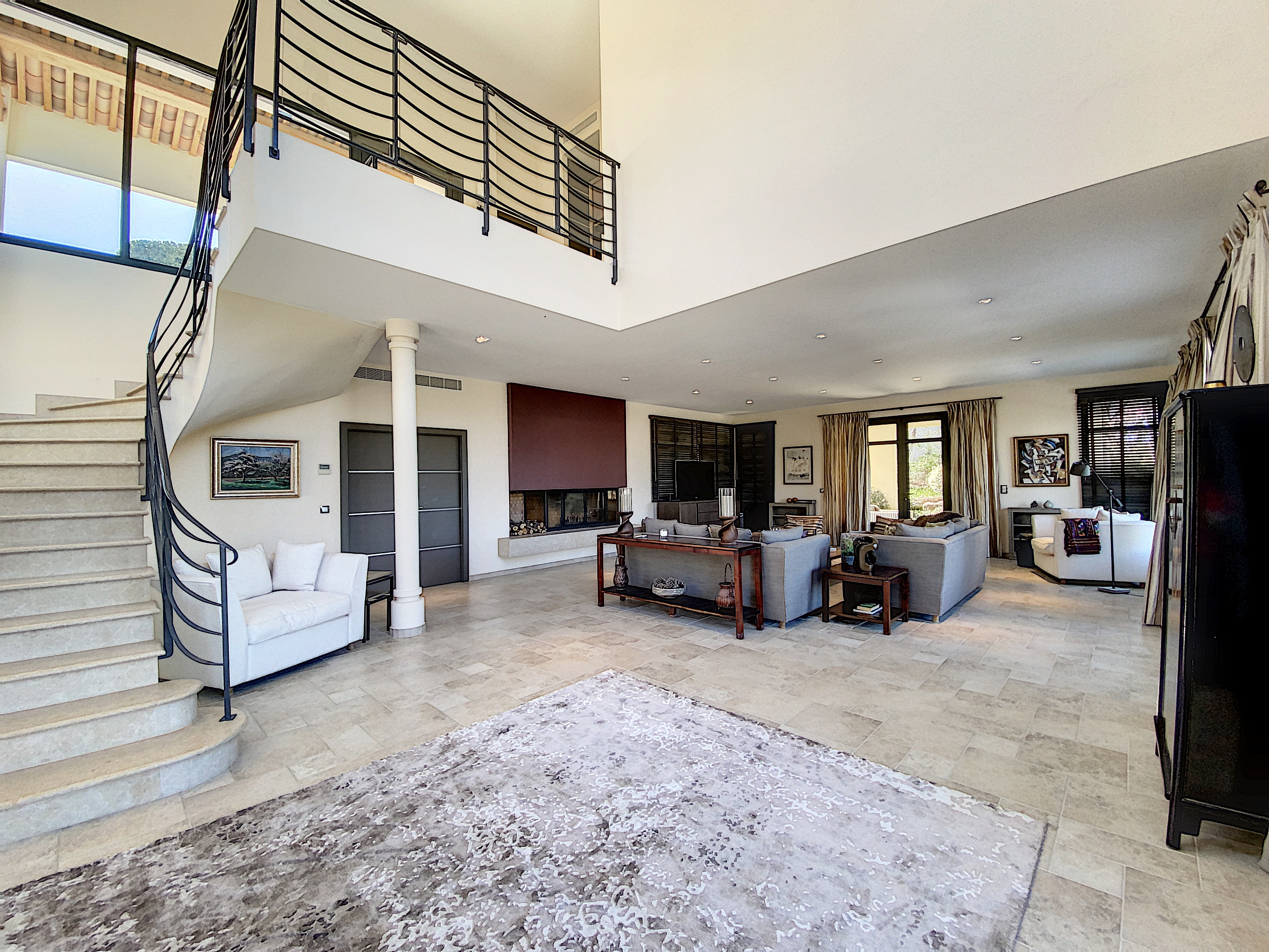 https://0501.nccdn.net/4_2/000/000/038/2d3/Terre-Blanche-luxury-villa-rental-L02.jpg