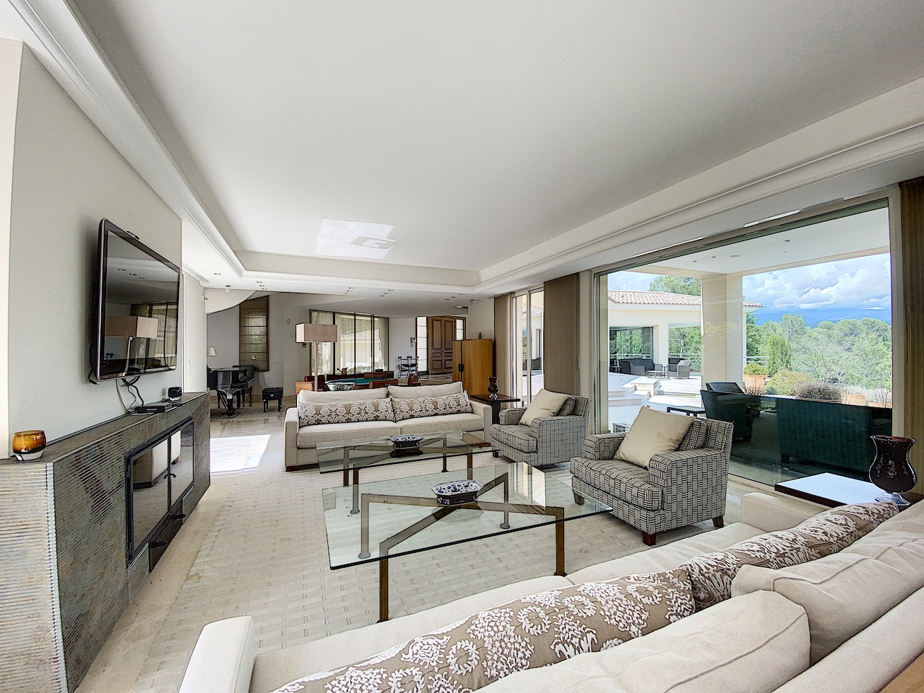 https://0501.nccdn.net/4_2/000/000/038/2d3/Terre-Blanche-property-SH02.jpg