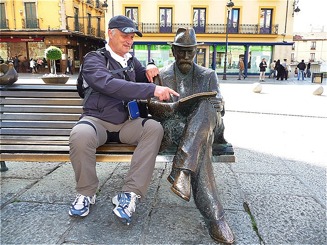 Diskussion mit Baumeister Antonio Gaudi