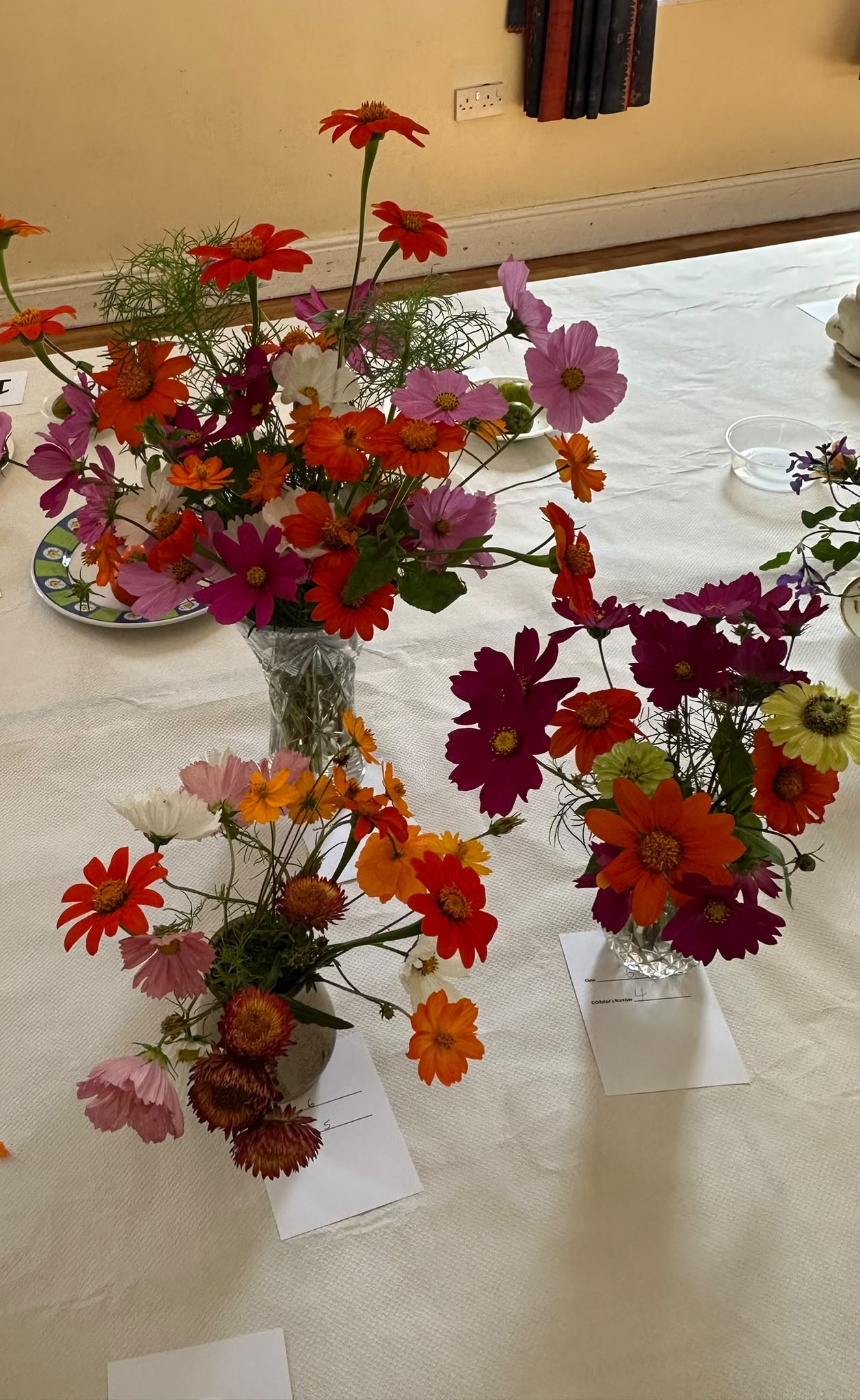 https://0501.nccdn.net/4_2/000/000/038/2d3/annualvase.jpeg