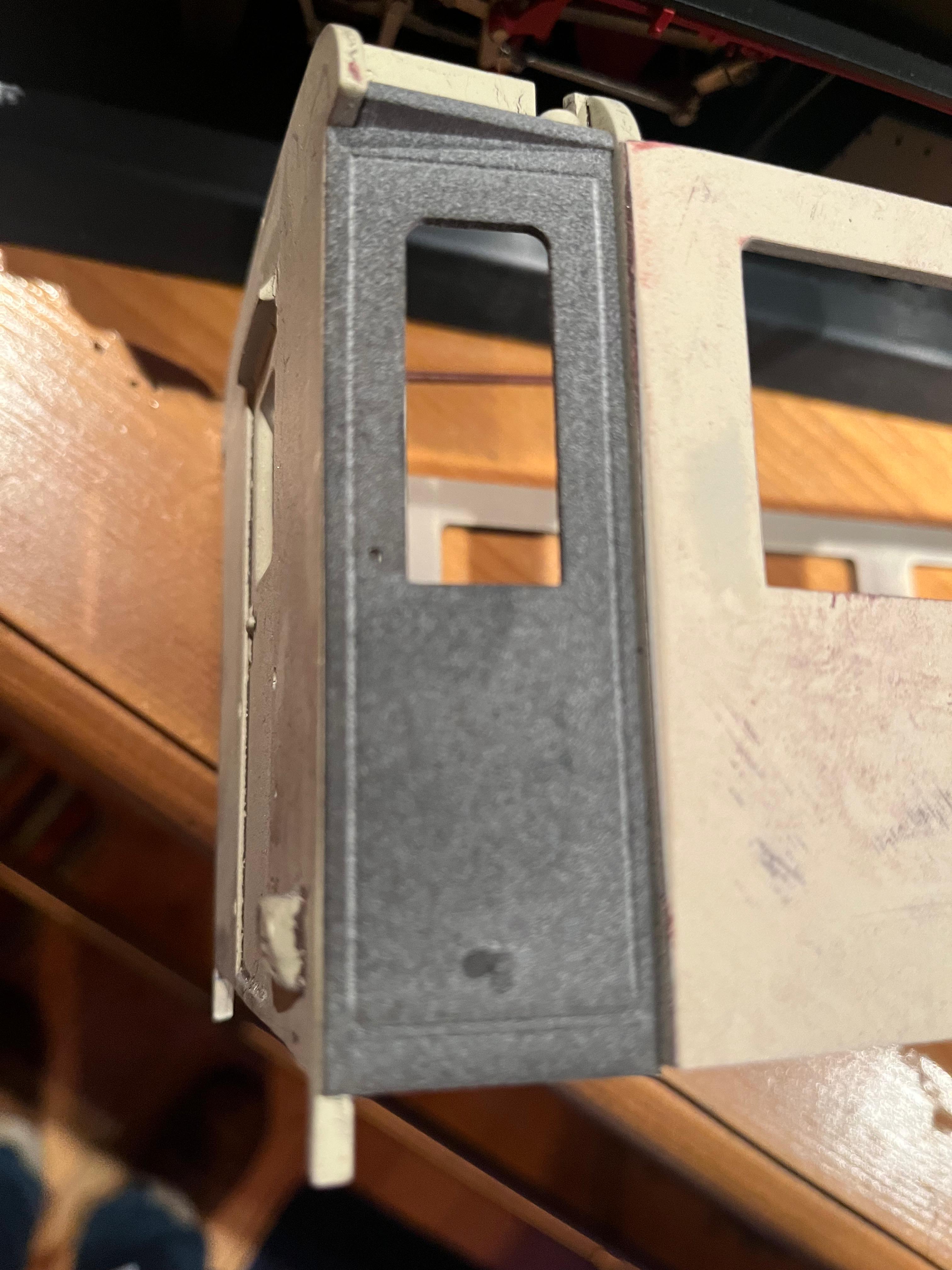B4 LGB Tueradapter LiRe
Passend für alle B4 Waggon von LGB 3062, LGB 3064, LGB 33625,