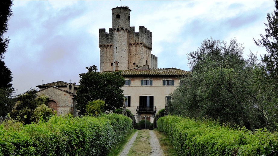 Vor dem Castello della Chiocciola - Schneckenhaus
Im Turm befindet sich eine Spiraltreppe, die dem Bau eines Schneckenhauses gleicht