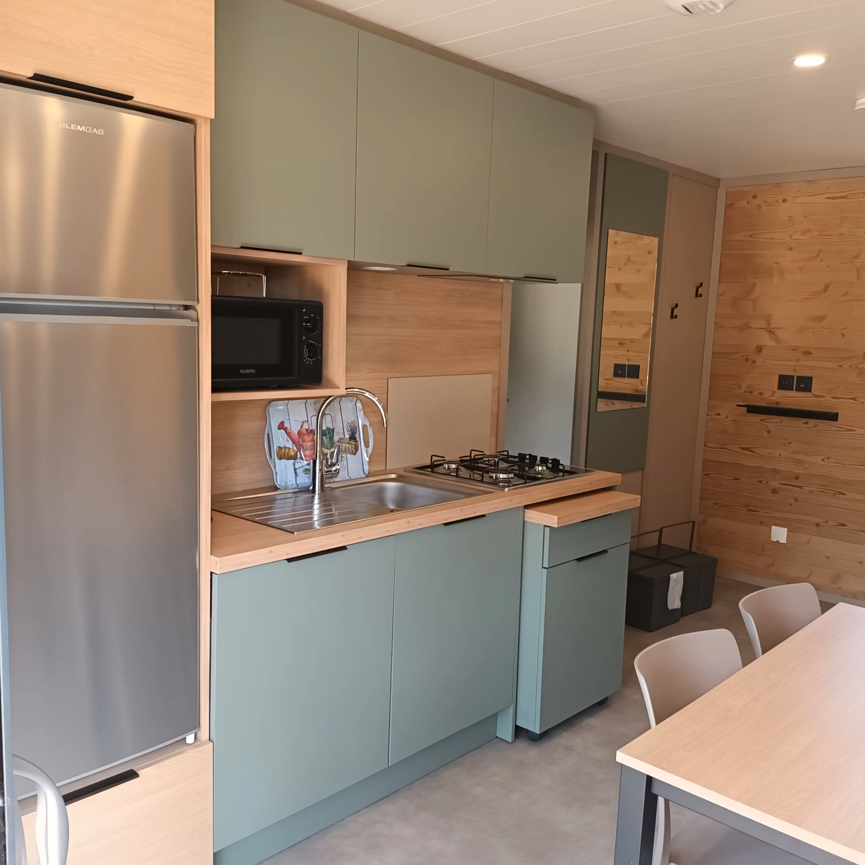 https://0501.nccdn.net/4_2/000/000/038/2d3/chalet--camping-marsalin-4.jpg