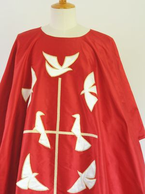 https://0501.nccdn.net/4_2/000/000/038/2d3/chasuble-rouge-colombes.jpg